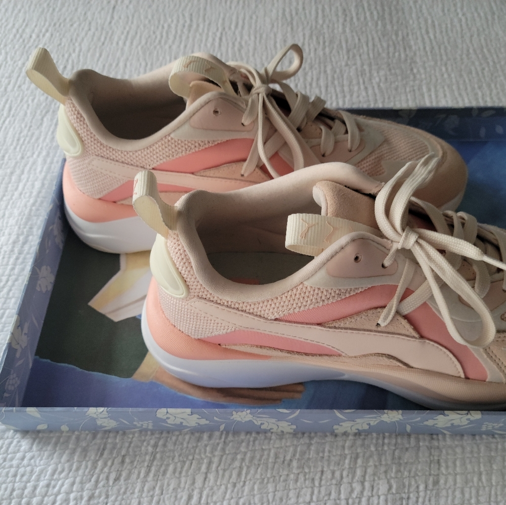 PUMAS - Picture 3 of 3